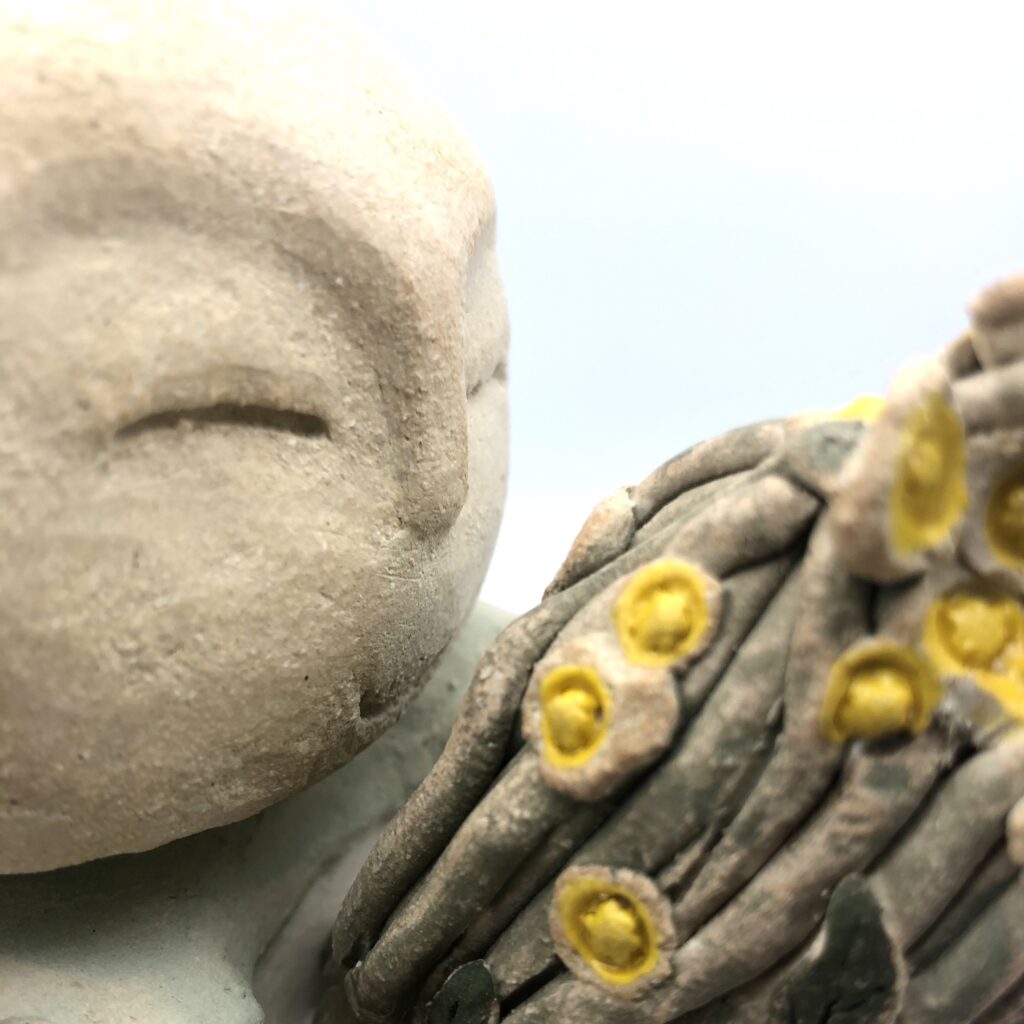 Détail modelage Jizo-sculpture par Hasu Céramiques